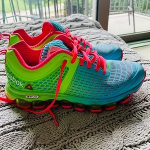 Reebok cross trainers size 8